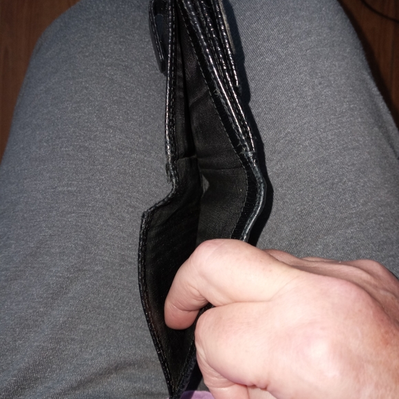 Authentic Salvatore Ferragamo Vara Black Textured Saffiano Leather Bifold Wallet - Picture 7 of 13